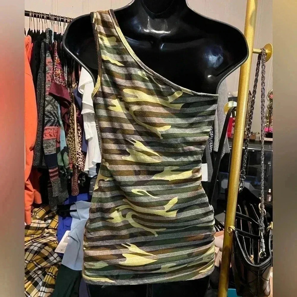 Perfect Condition Vintage Y2K One Shoulder Striped Camo Camouflage Top - Picture 4 of 11